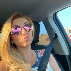 Meet your Posher, Kelly